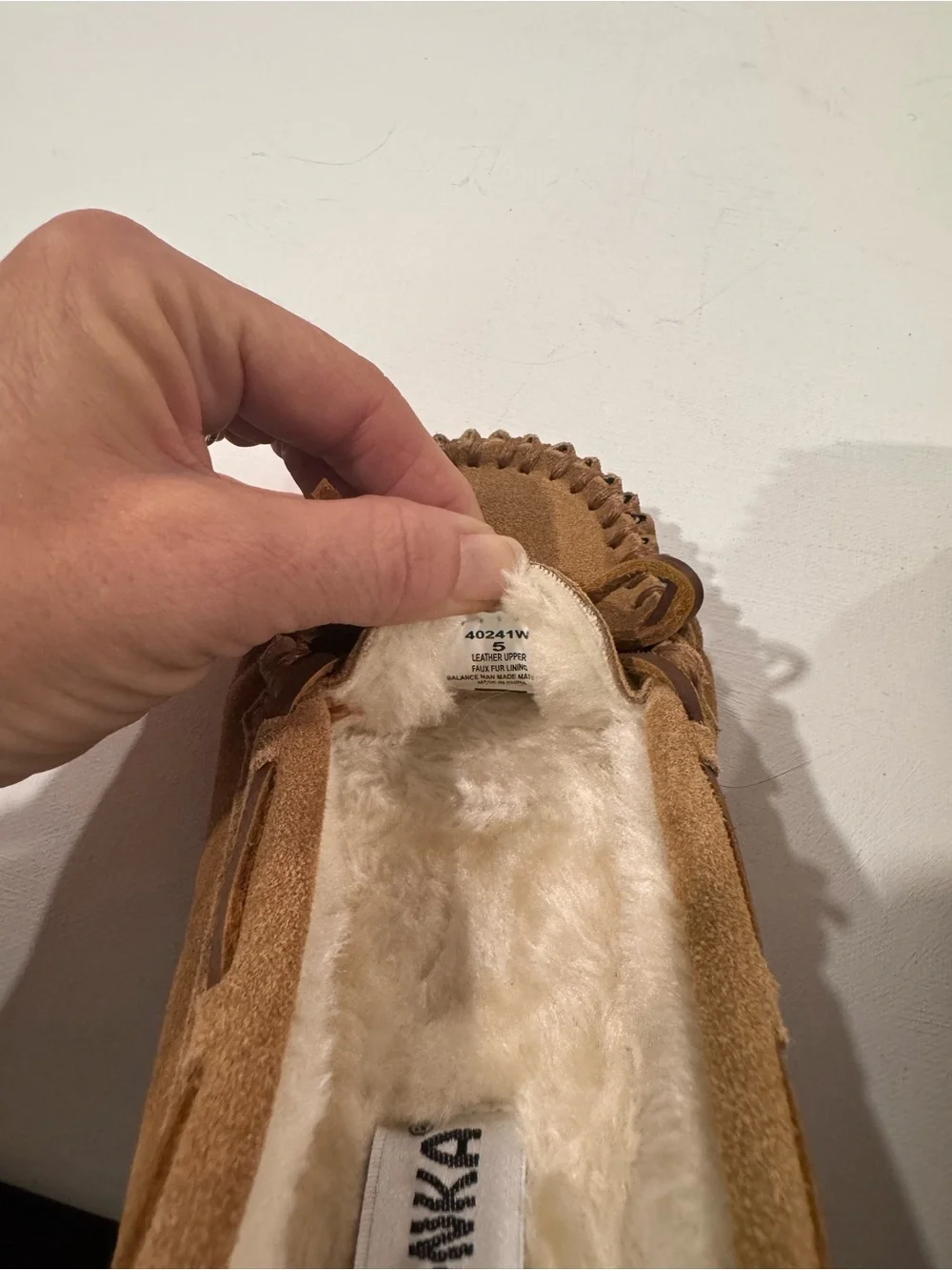 Minnetonka Cally Suede Moccasin Slippers Faux Fur Lined Tan Cinnamon